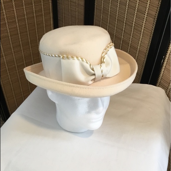 Vintage Accessories - Vintage Cream Colored Hat